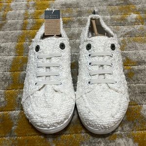 Vionic Pismo Boucle Sneakers